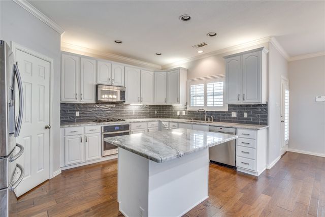 908 Bridle Path, Burleson, TX 76028