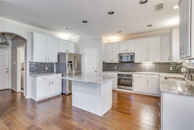 908 Bridle Path, Burleson, TX 76028
