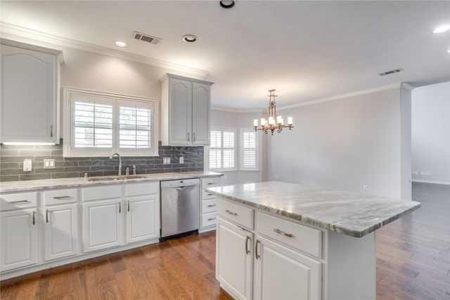908 Bridle Path, Burleson, TX 76028