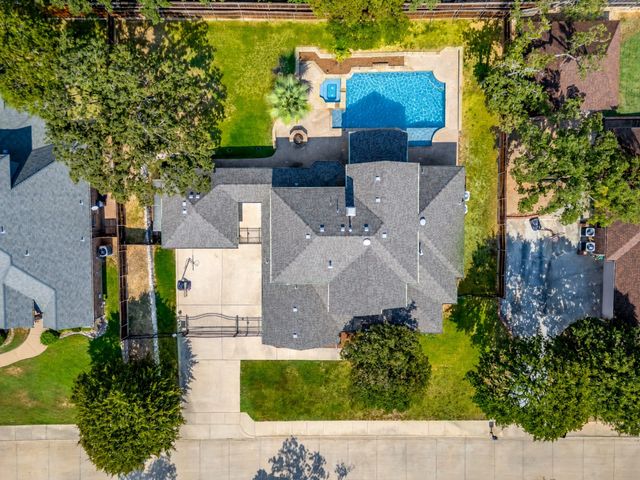 908 Bridle Path, Burleson, TX 76028