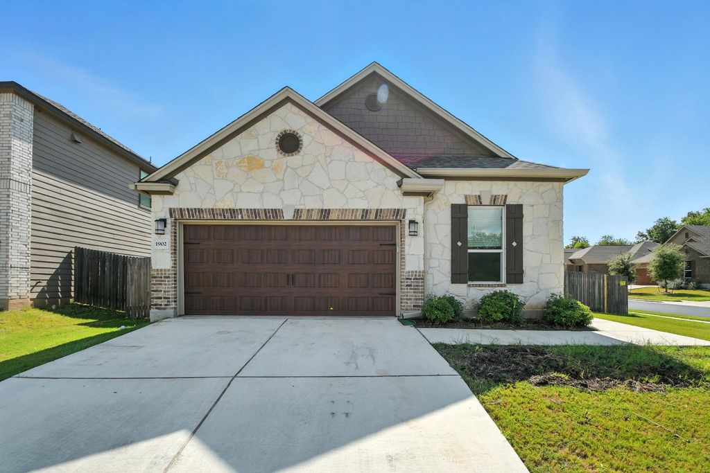 1902 Dragonfly LOOP, Bastrop, TX 78602