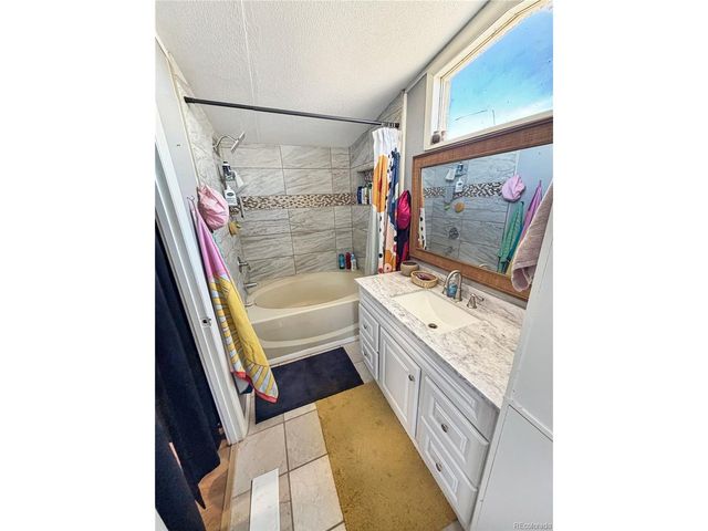 66 Basalt Dr, Alamosa, CO 81101