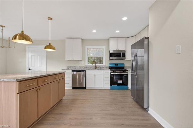 223 Woodhaven RD, Newport News, VA 23608