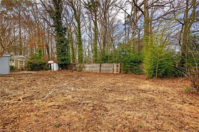 223 Woodhaven RD, Newport News, VA 23608