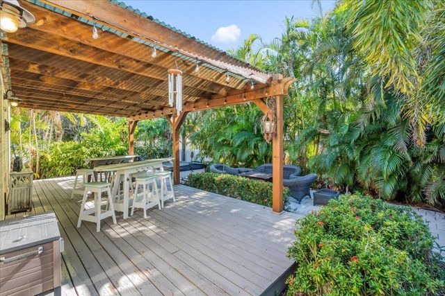 2224 TAMI SOLA STREET, Sarasota, FL 34237