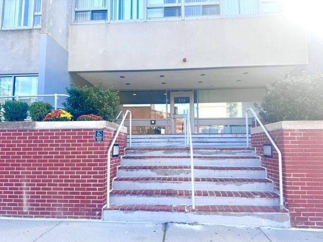 133 Park St 706, Brookline, MA 02446