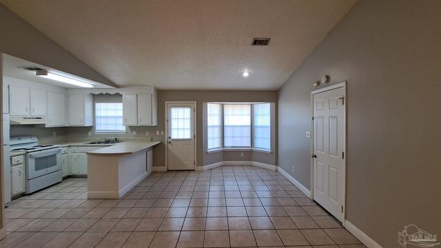 828 Lavon Dr, Pensacola, FL 32506