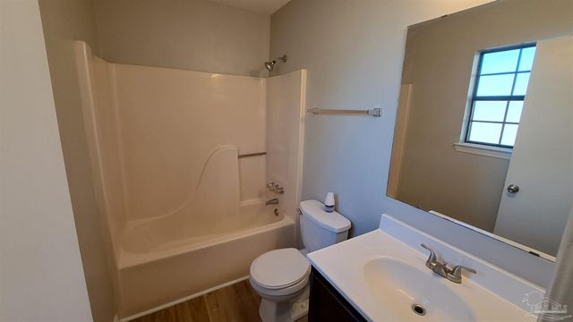 828 Lavon Dr, Pensacola, FL 32506