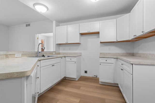 8117 Autumn Woods Trail, Ypsilanti, MI 48198