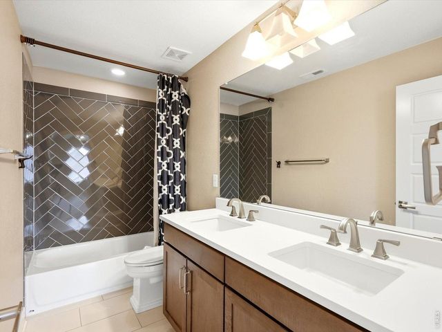711 Old Wagon Trail Cir, Lafayette, CO 80026
