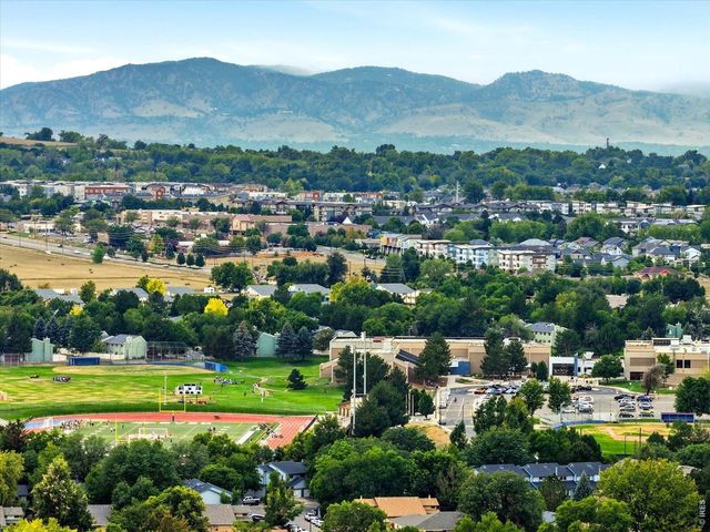 711 Old Wagon Trail Cir, Lafayette, CO 80026