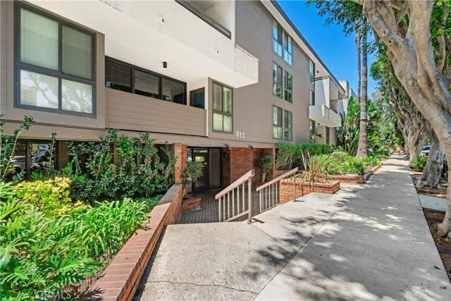 911 N Kings Road 319, West Hollywood, CA 90069