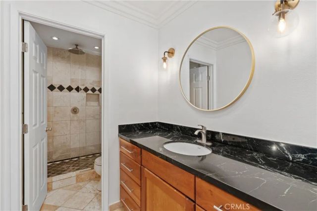 911 N Kings Road 319, West Hollywood, CA 90069
