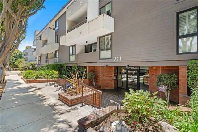 911 N Kings Road 319, West Hollywood, CA 90069