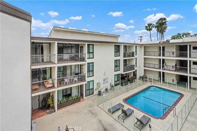 911 N Kings Road 319, West Hollywood, CA 90069