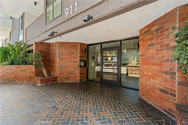 911 N Kings Road 319, West Hollywood, CA 90069