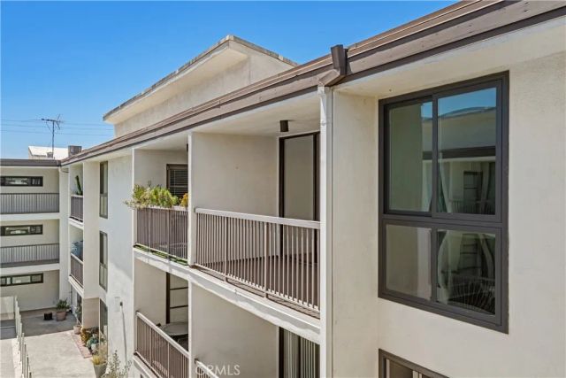 911 N Kings Road 319, West Hollywood, CA 90069