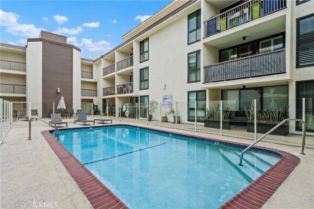 911 N Kings Road 319, West Hollywood, CA 90069