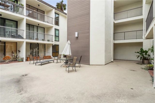911 N Kings Road 319, West Hollywood, CA 90069