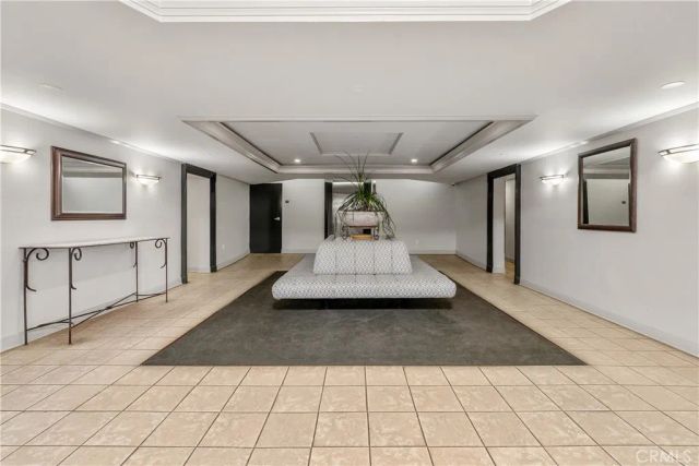 911 N Kings Road 319, West Hollywood, CA 90069