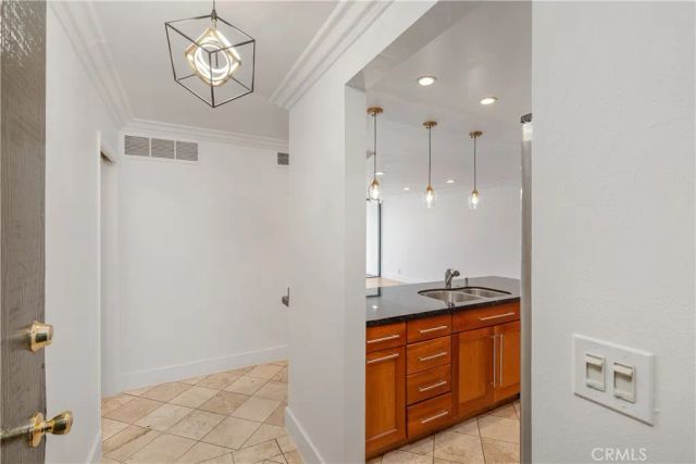 911 N Kings Road 319, West Hollywood, CA 90069