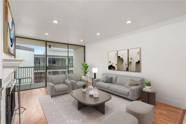 911 N Kings Road 319, West Hollywood, CA 90069