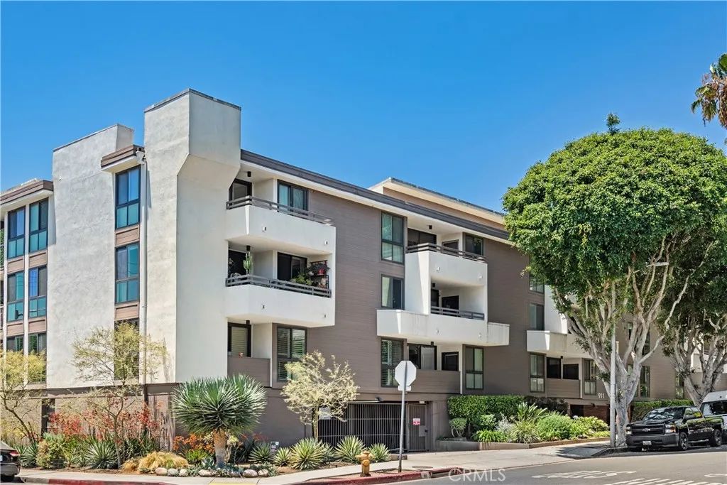 911 N Kings Road 319, West Hollywood, CA 90069