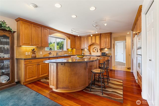 6994 Helweg Lane, Blaine, WA 98230