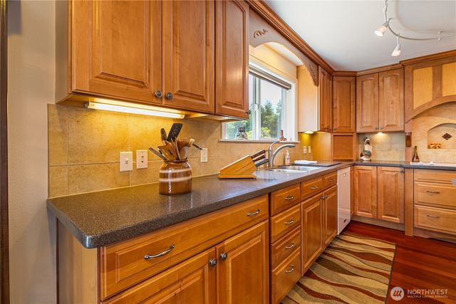 6994 Helweg Lane, Blaine, WA 98230