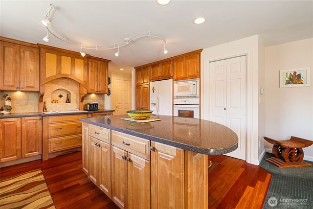 6994 Helweg Lane, Blaine, WA 98230