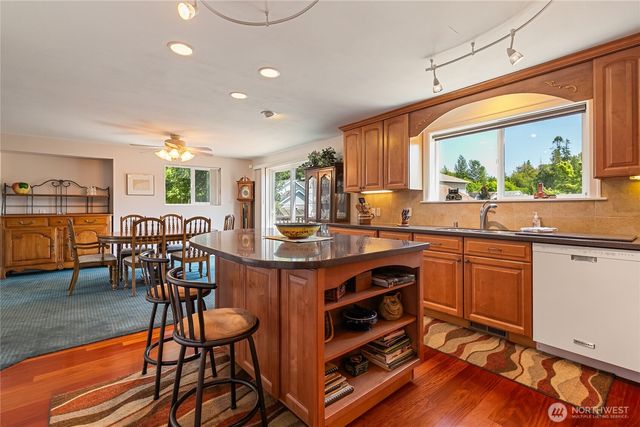 6994 Helweg Lane, Blaine, WA 98230