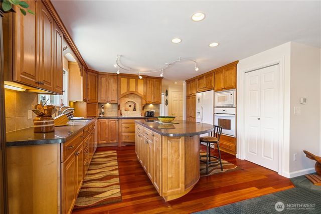 6994 Helweg Lane, Blaine, WA 98230