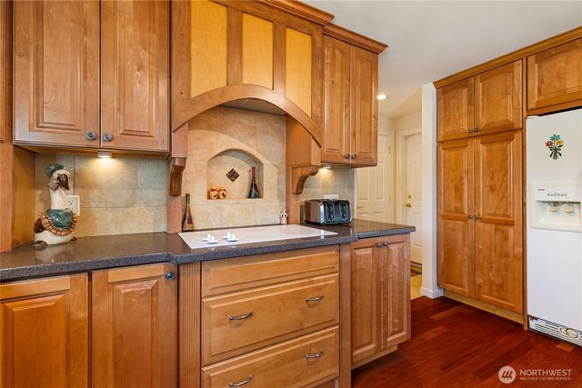 6994 Helweg Lane, Blaine, WA 98230