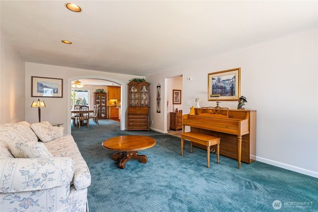 6994 Helweg Lane, Blaine, WA 98230
