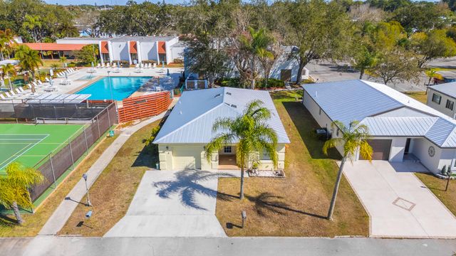 8 Santa Maria Court, Port St. Lucie, Port St Lucie, FL 34952