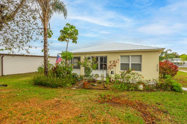 8 Santa Maria Court, Port St. Lucie, Port St Lucie, FL 34952