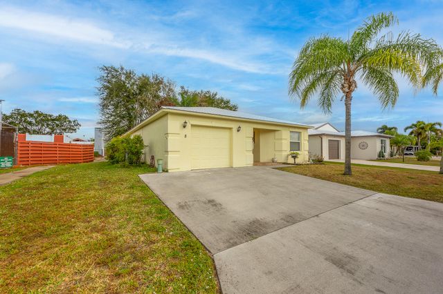 8 Santa Maria Court, Port St. Lucie, Port St Lucie, FL 34952