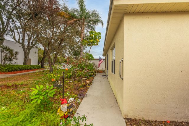 8 Santa Maria Court, Port St. Lucie, Port St Lucie, FL 34952