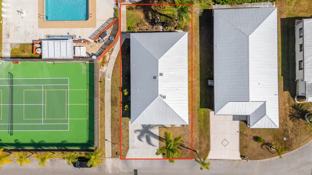 8 Santa Maria Court, Port St. Lucie, Port St Lucie, FL 34952