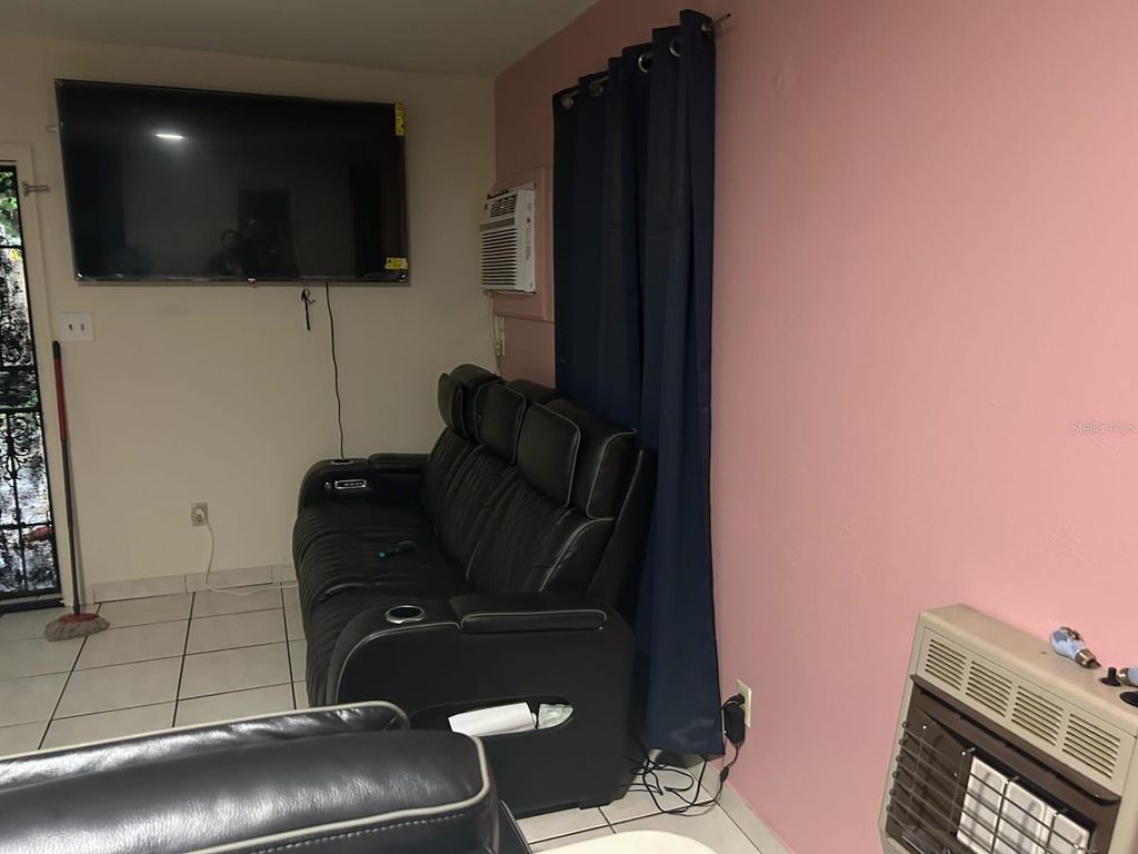 Image 19 of property listing at 1306 E 26TH AVENUE 1/2, Tampa, FL 33605
