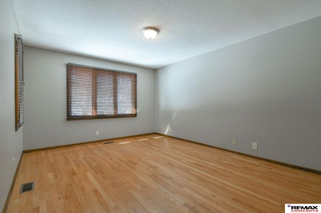 7207 Grand Oaks Drive, Lincoln, NE 68516