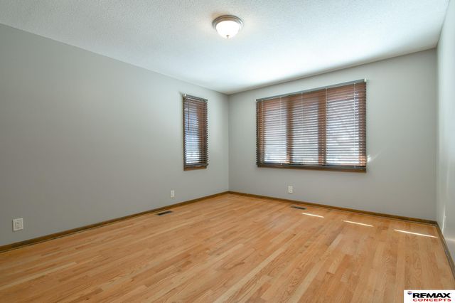 7207 Grand Oaks Drive, Lincoln, NE 68516