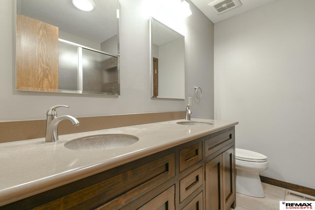 7207 Grand Oaks Drive, Lincoln, NE 68516