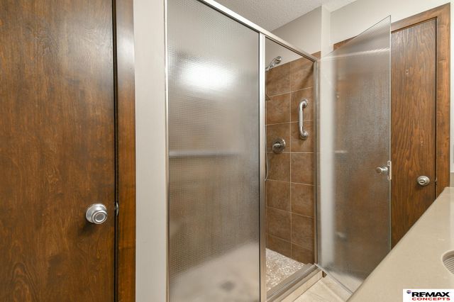 7207 Grand Oaks Drive, Lincoln, NE 68516