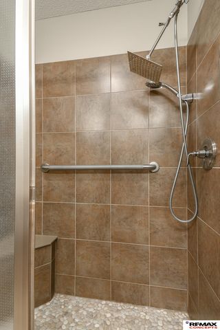 7207 Grand Oaks Drive, Lincoln, NE 68516