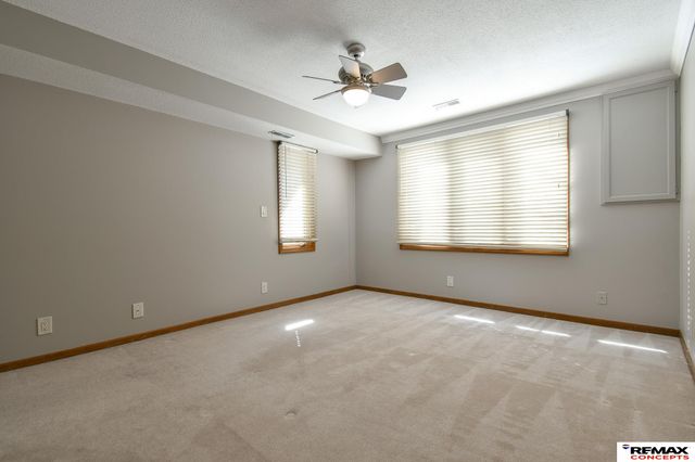 7207 Grand Oaks Drive, Lincoln, NE 68516