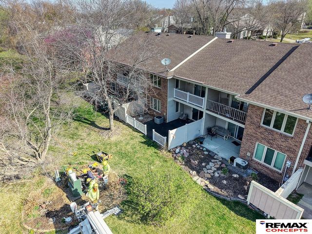 7207 Grand Oaks Drive, Lincoln, NE 68516