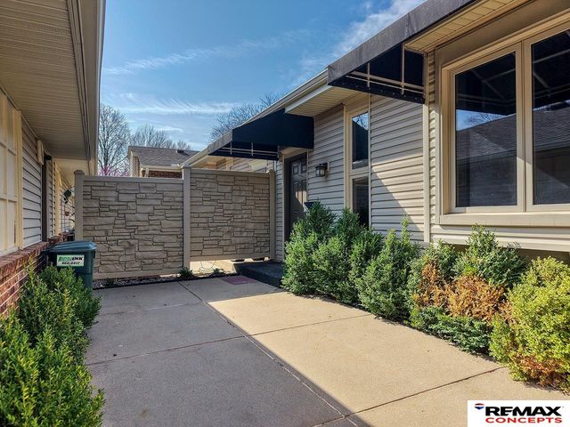 7207 Grand Oaks Drive, Lincoln, NE 68516