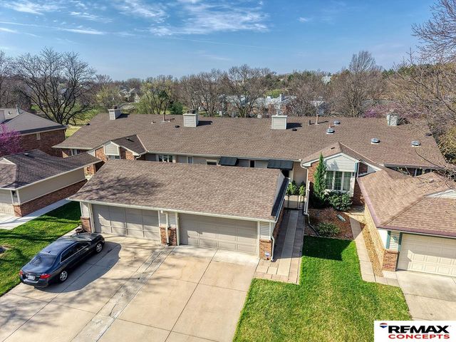 7207 Grand Oaks Drive, Lincoln, NE 68516
