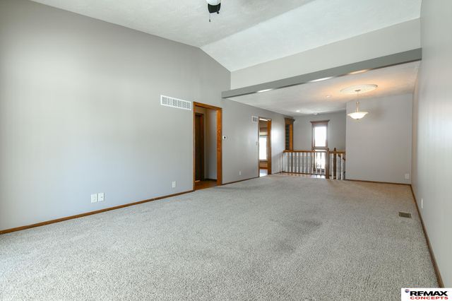 7207 Grand Oaks Drive, Lincoln, NE 68516